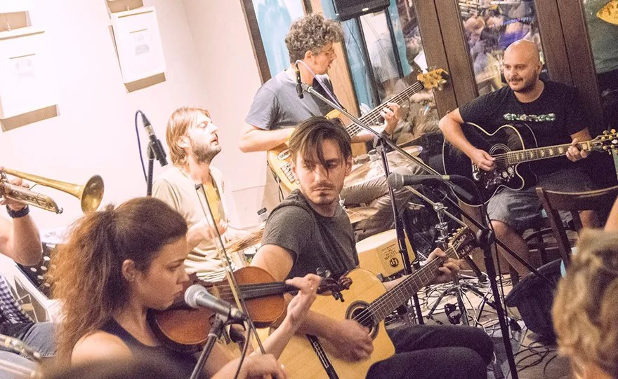 Καραβάνι world μουσικής την Κυριακή στη Νάουσα από τον Μίμη Νικολόπουλο