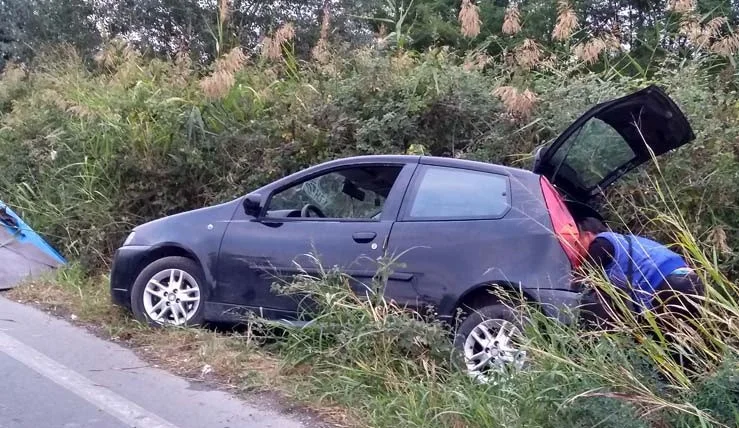 Αυτοκίνητο εκτός δρόμου έξω από την ΕΛΒΙΖ