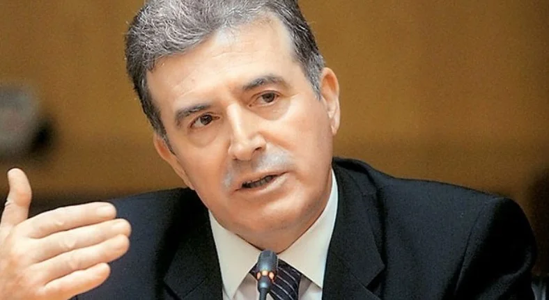 2.000 νέα καμπ προσφύγων αναζητά με τους περιφερειάρχες ο Χρυσοχοΐδης