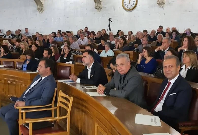 Αιγές. Η βασιλική μητρόπολη των Μακεδόνων, στην Αθήνα
