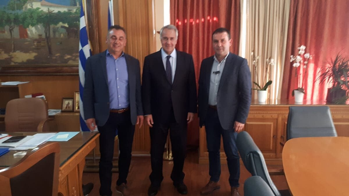 Αποζημιώσεις και ενισχύσεις ροδακινοπαραγωγών σε έκτακτη συνέλευση του αγροτικού συλλόγου στη Μέση