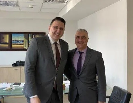 Ο Λάζαρος Τσαβδαρίδης με τον υποδιοικητή του ΕΦΚΑ