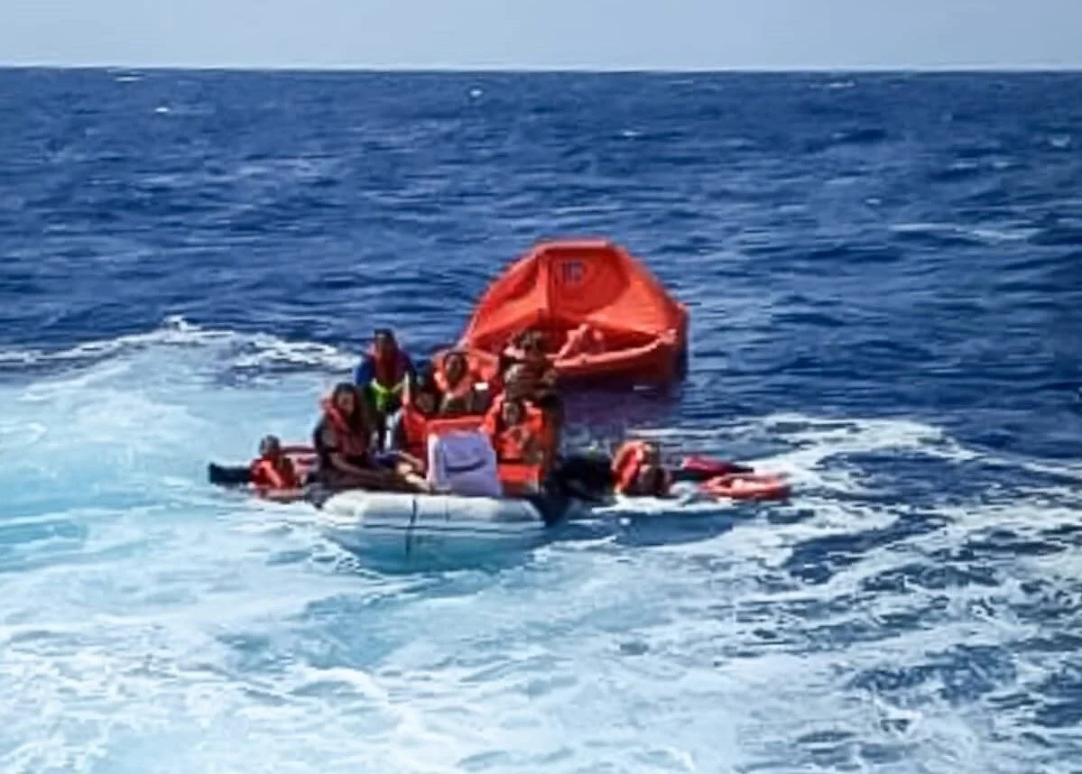 Η οικογένεια του βουλευτή της Ν.Δ. Γιώργου Βαγιωνά στη θαλαμηγό που βυθίστηκε στη Μήλο