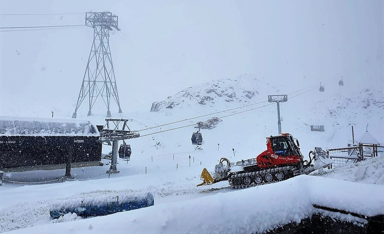 Ισχυρές χιονοπτώσεις σε Αυστρία και Ιταλία. Ανοίγουν τα χιονοδρομικά! Μαγικές εικόνες