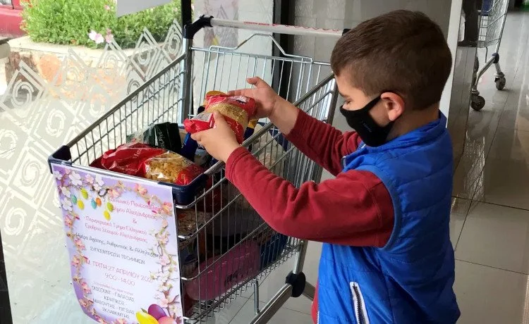 Τρόφιμα στο κοινωνικό παντοπωλείο από τους μαθητές του παιδικού σταθμού Άλσους Παπάγου
