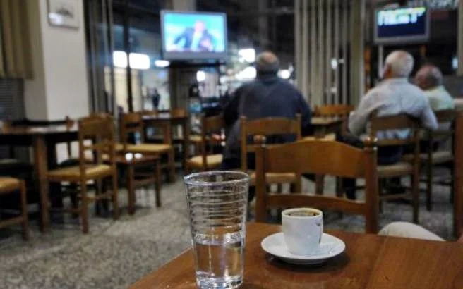 Ημαθία. Ποινές σε δύο καφενεία για εξυπηρέτηση ανεμβολίαστων