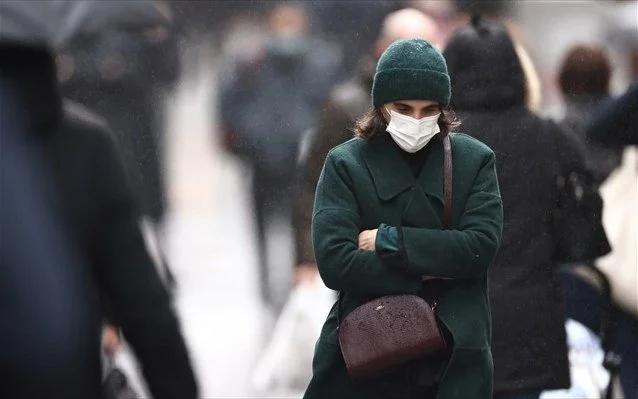 Μετάλλαξη Όμικρον. Συνεδριάζει η επιτροπή εμπειρογνωμόνων για τα νέα μέτρα