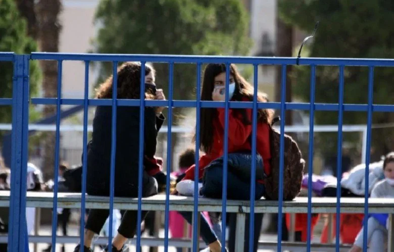 Η λύση για ανοιχτά σχολεία: Τρία τεστ την εβδομάδα. Σημερα οι αποφάσεις