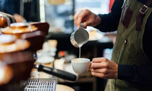 Ημαθία. ‘Καμπάνες’ σε καφέ και αναψυκτήριο για υπέρβαση ωραρίου και μουσική