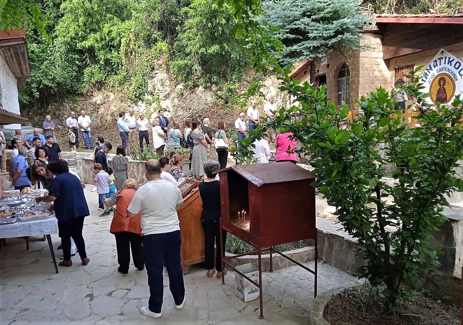 Πολύς κόσμος και σχέδια στον Άγιο Παντελεήμονα Μουσταφά