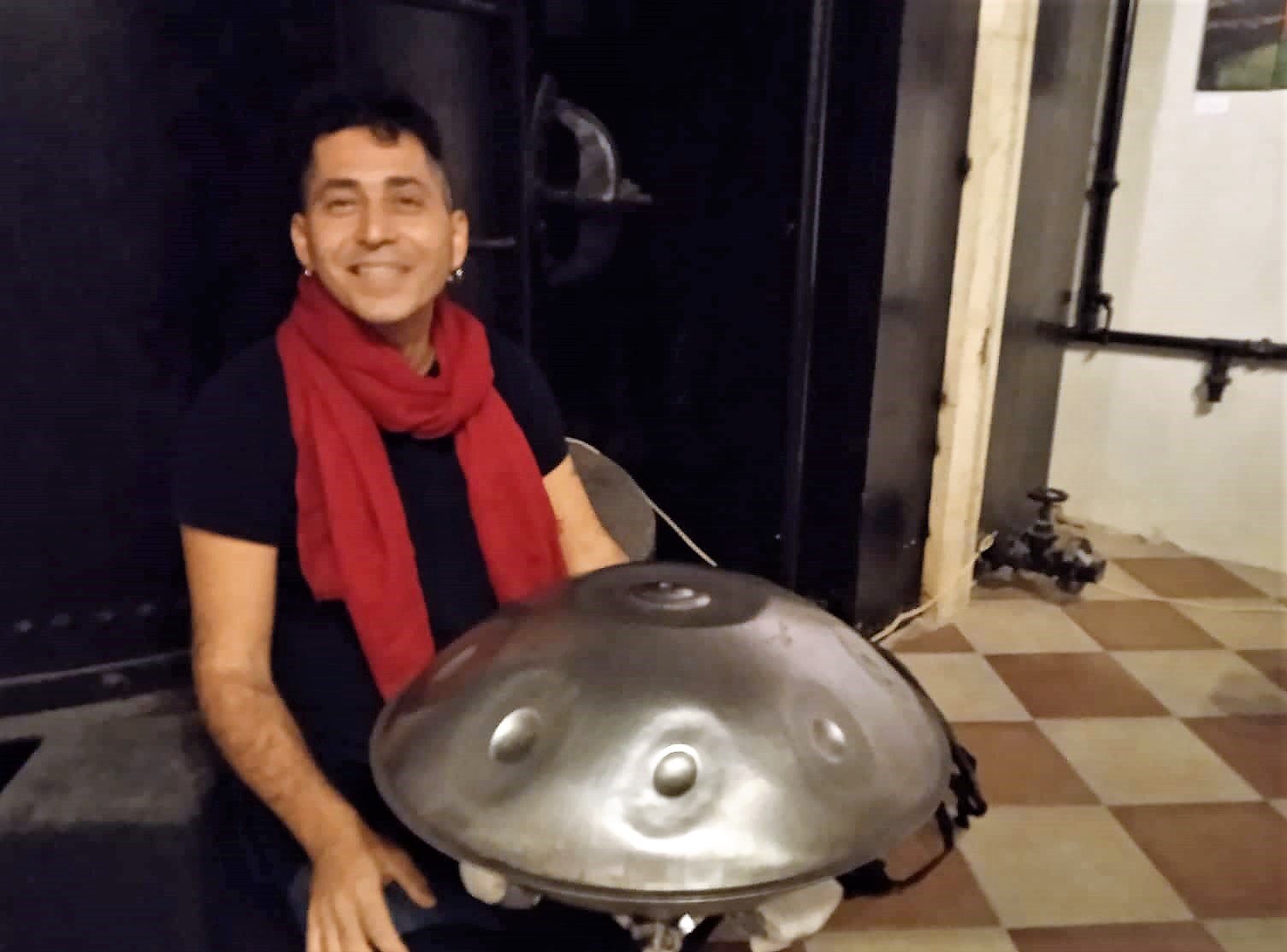 Το σπάνιο hang drum του Δάνη Ιορδανίδη! Video