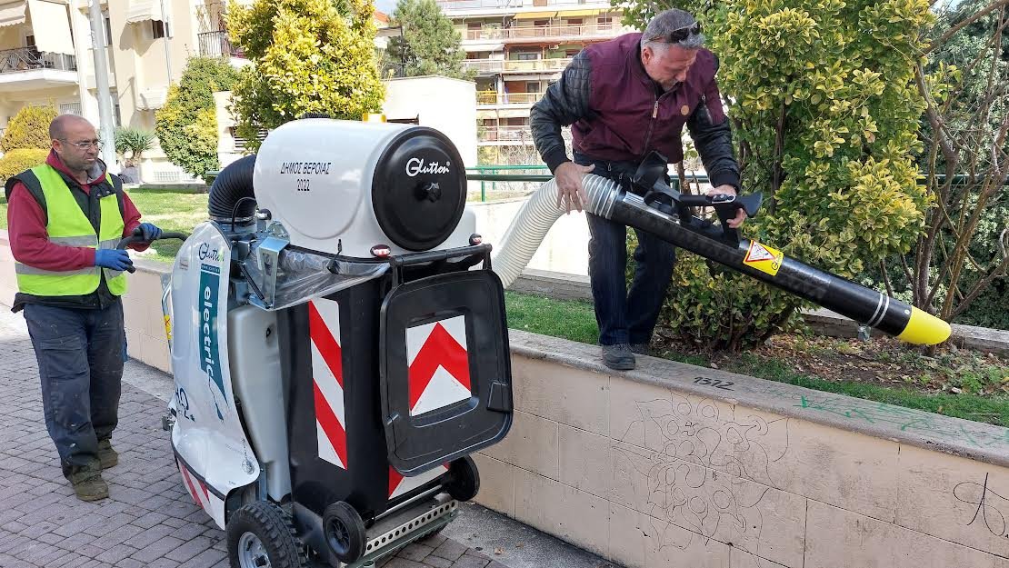 Βέροια. Ηλεκτρικό αναρροφητικό σάρωθρο στο τμήμα καθαριότητας. Video