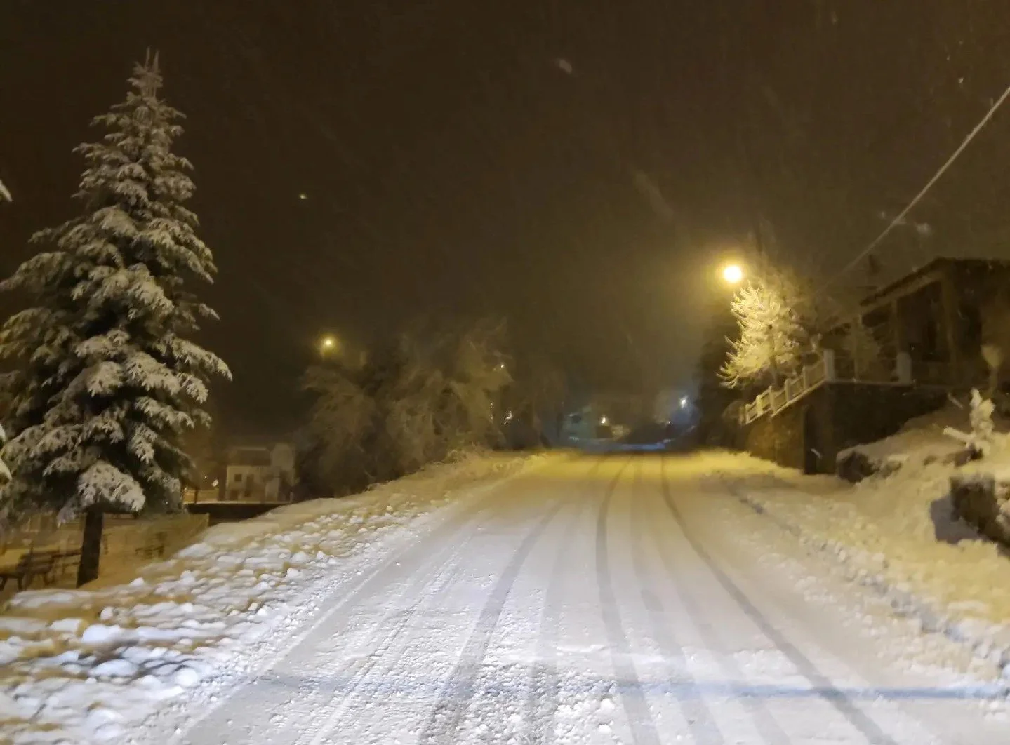 Έντονη χιονόπτωση στα ορεινά της Ημαθίας