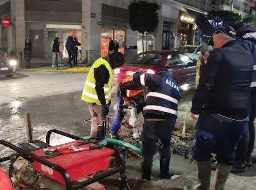 ΔΕΥΑΒ. Το συνεργείο των οπτικών ινών θα χρεωθεί τη βλάβη στο κέντρο της Βέροιας