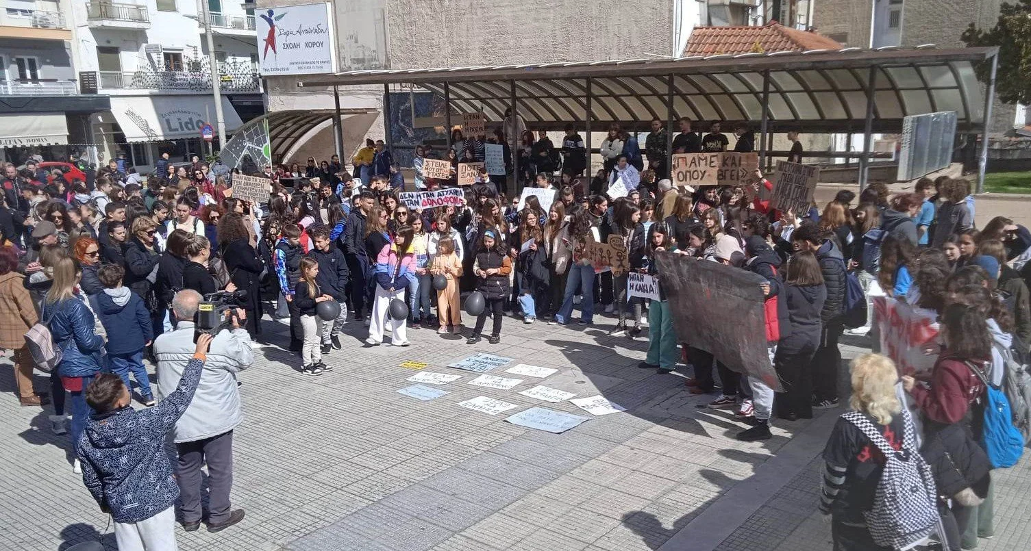 Βέροια-Νάουσα-Αλεξάνδρεια. Μαθητικό ξέσπασμα οργής για τα Τέμπη!