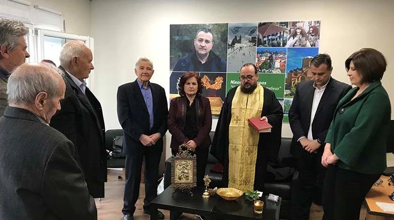 Αγιασμός στο πολιτικό γραφείο του Νίκου Τσιαμήτρου