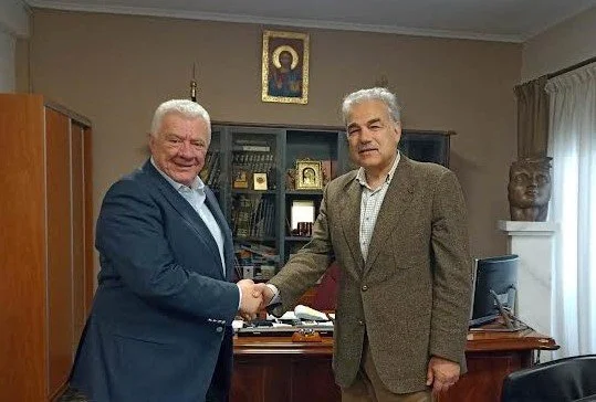 Ο Πέτρος Τσαπαρόπουλος με τους δημάρχους της Ημαθίας