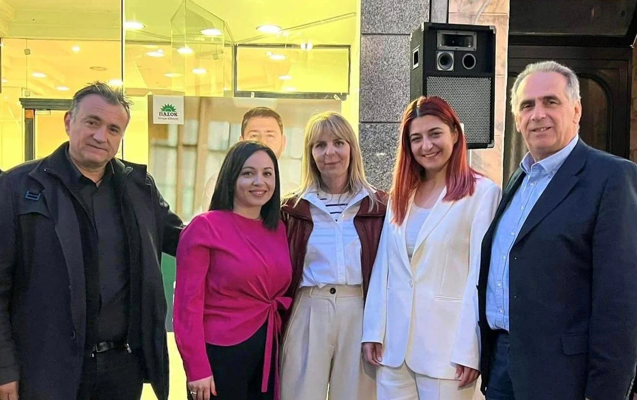 Κλίμα αισιοδοξίας και ενότητας στα εγκαίνια των εκλογικών κέντρων του ΠΑΣΟΚ