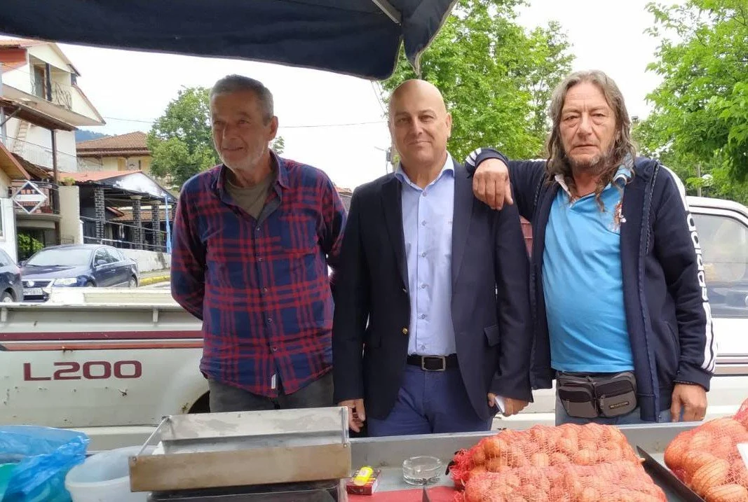 Στη λαϊκή της Βέροιας ο Βασίλης Κοτίδης