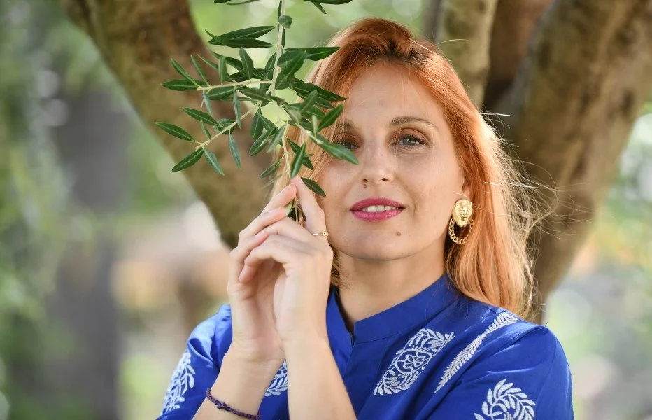 Η Κρυσταλλία Κεφαλούδη των ‘Πανθέων’ συστήνεται στο ‘TLIFE’