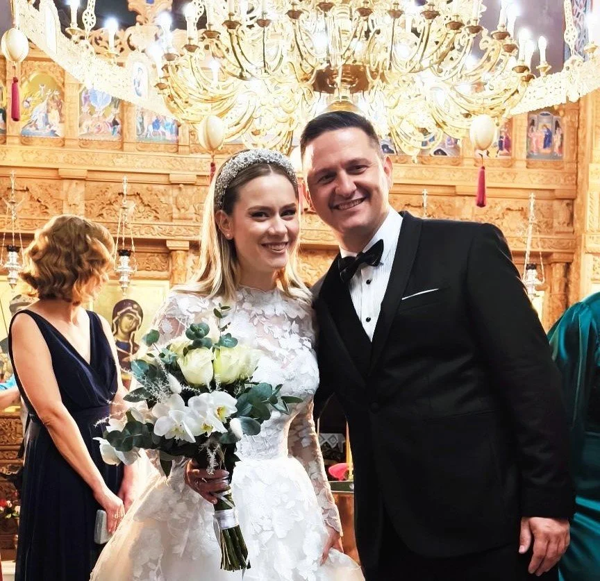 Πέρασαν τα σκαλιά της εκκλησίας Μαρία και Θοδωρής!