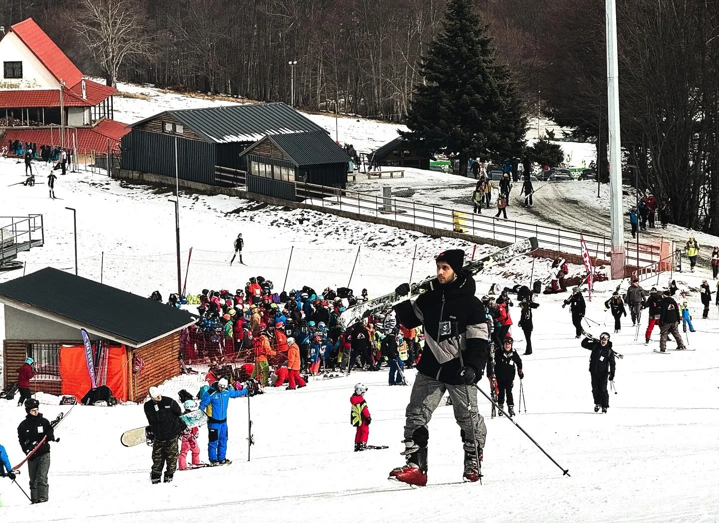 Με μισό μέτρο τεχνητό χιόνι τα 3-5 Πηγάδια! Ανοικτός και ο εναέριος