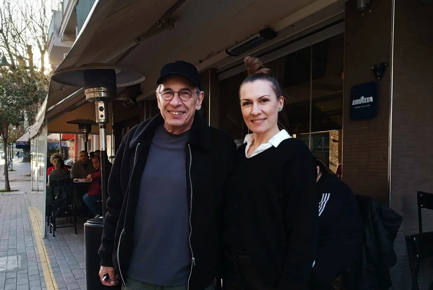 Στο ‘BarRaki’ για τσιπουράκι ο Διονύσης Τσακνής