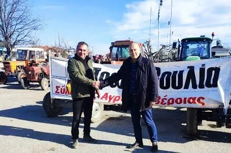Στο μπλόκο των αγροτών στην Κουλούρα ο Βασίλης Κοτίδης