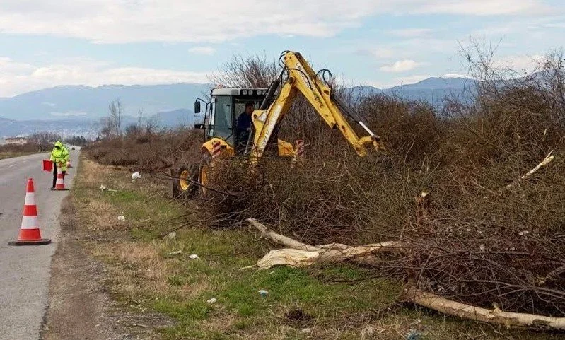 Π.Ε. Ημαθίας. Συντηρήσεις και καθαρισμοί στο εθνικό και επαρχιακό οδικό δίκτυο