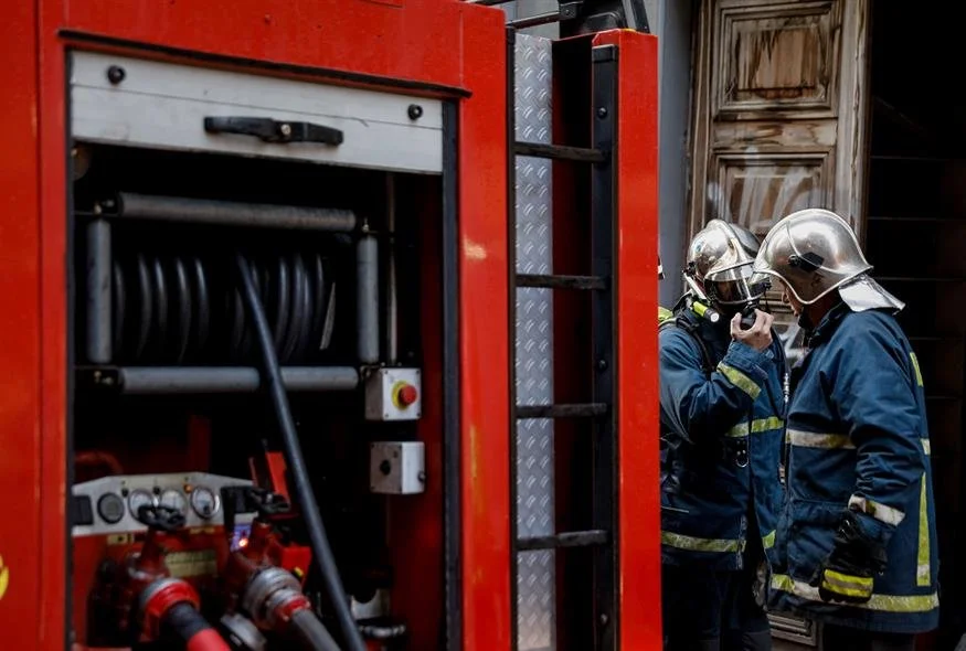 Φωτιά σε σπίτι στην Κουλούρα. Στο νοσοκομείο ηλικιωμένος