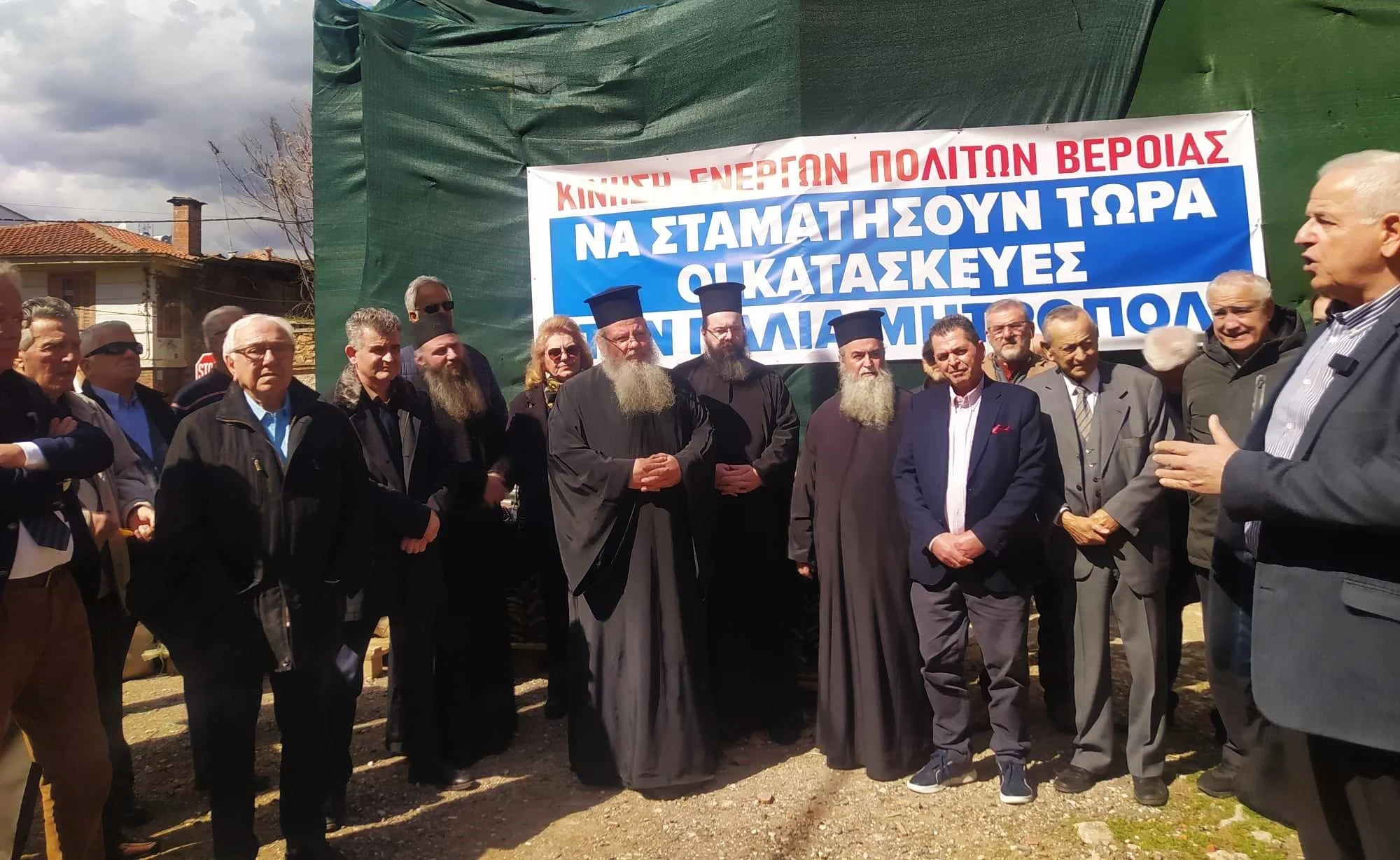 Ενεργοί πολίτες: Να απομακρυνθεί η ασχήμια από την παλιά Μητρόπολη