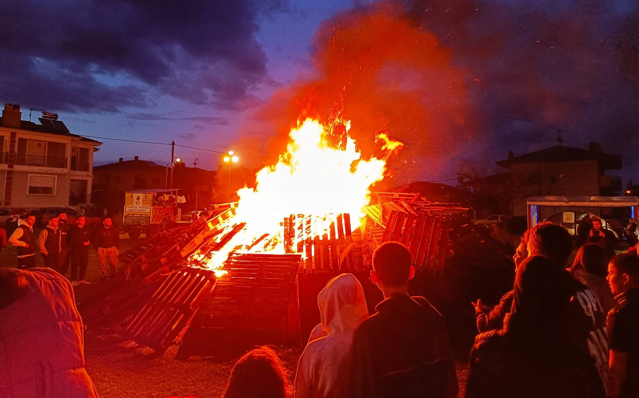 Έκαψαν τον βασιλιά Καρνάβαλο στο Μακροχώρι!