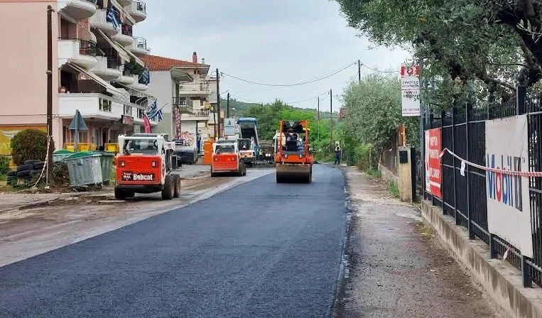Βέροια. Επιτέλους νέα άσφαλτος στην οδό Παυσανίου