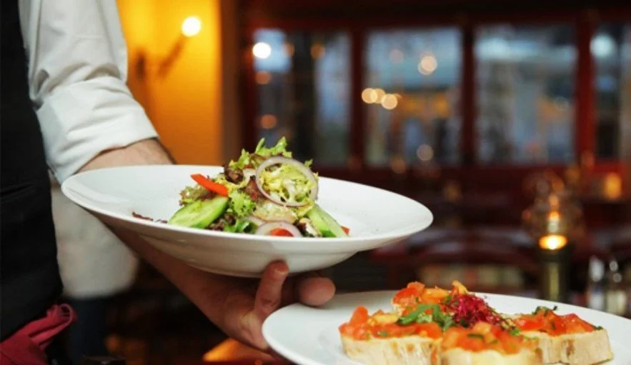 Το ‘ΑραΖΩ’ ζητά σερβιτόρο