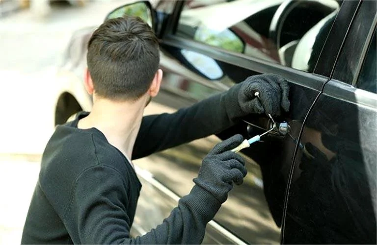 Διάρρηξη σταθμευμένου αυτοκινήτου επισκέπτη της Βεργίνας