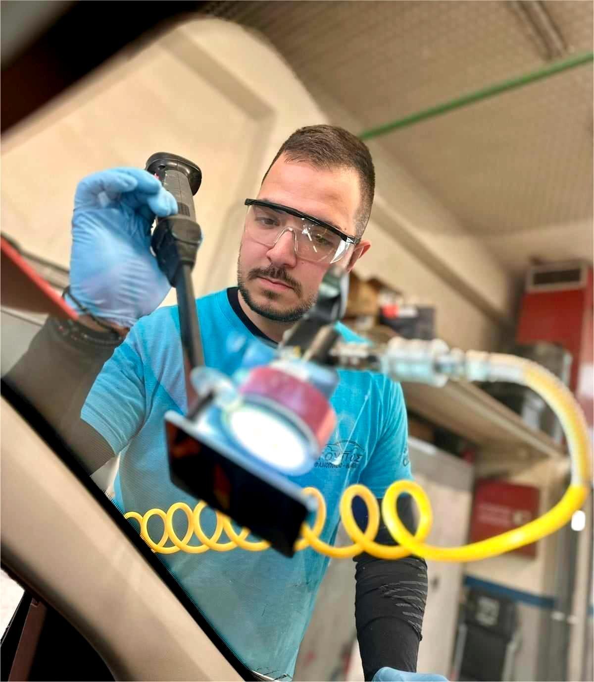 ‘Τούπος φανοποιείο – βαφείο’. Άρτια εκπαιδευμένο προσωπικό, άψογη εξυπηρέτηση! 