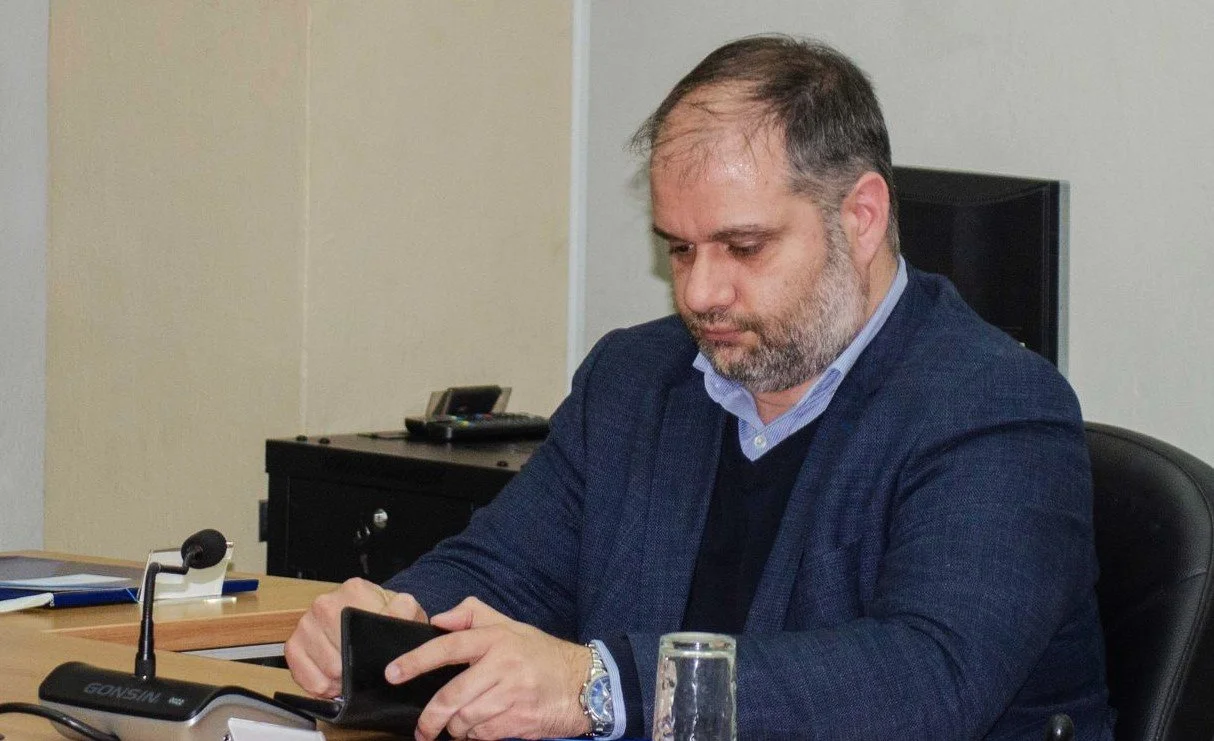 Άρθηκε η αργία του Νίκου Κουτσογιάννη. Αναλαμβάνει πλήρη καθήκοντα δημάρχου