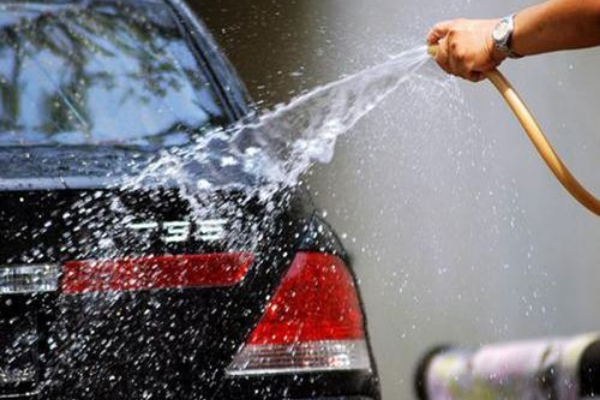 ΔΕΥΑΒ: ‘Καμπάνα’ 1.200€ για σπατάλη νερού τις μέρες του καύσωνα