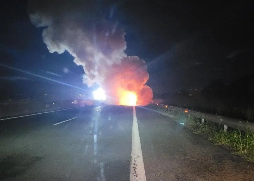 Φωτιά εν κινήσει σε αυτοκίνητο στην Εγνατία οδό