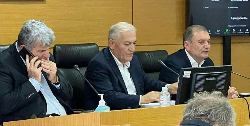 Στηρίζει Κουτσογιάννη και καταγγέλλει την Αποκεντρωμένη ο πρόεδρος της ΚΕΔΕ