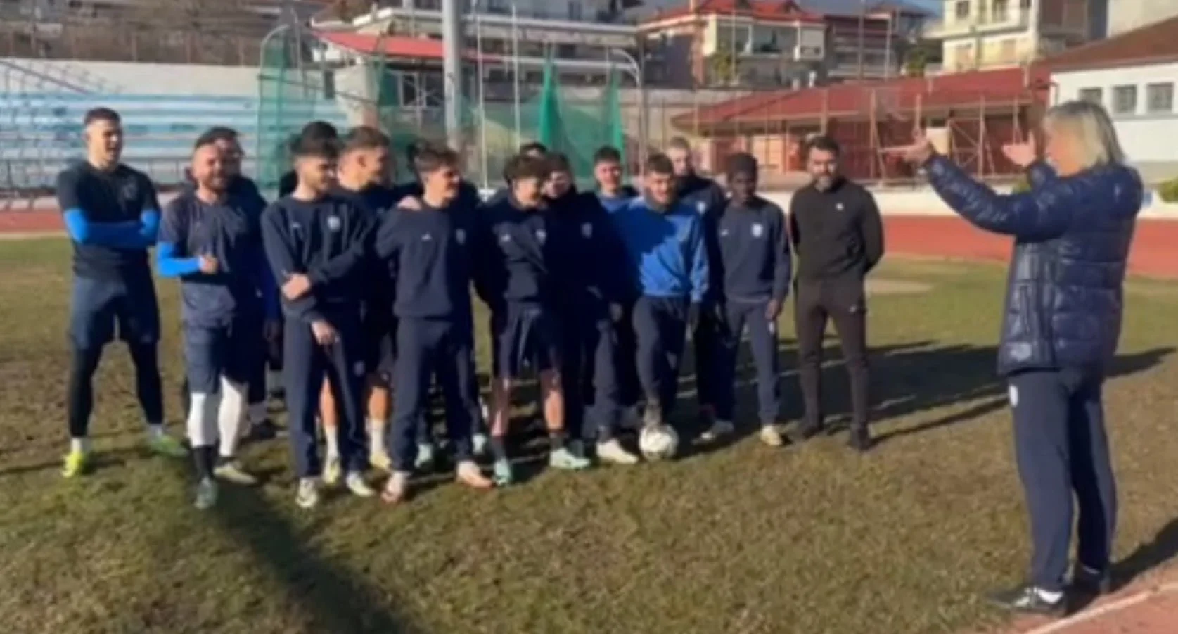 Κάλαντα από τους ποδοσφαιριστές του ΦΑΣ Νάουσα. Video