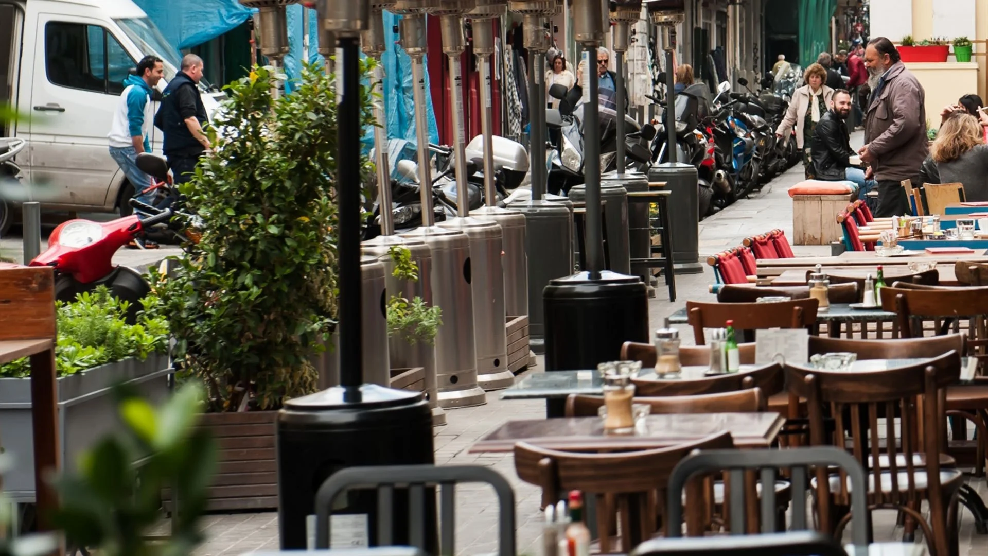 Νάουσα. Εν τη παλάμη... και ούτω πεζοδρομήσωμεν!