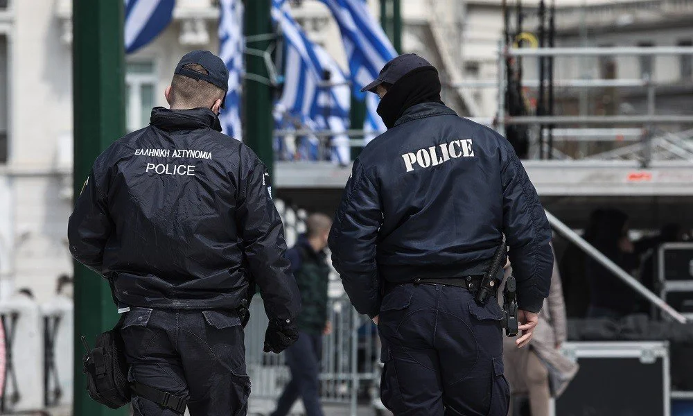Αλεξάνδρεια. Ανήλικοι ‘άδειαζαν’ αυτοκίνητα
