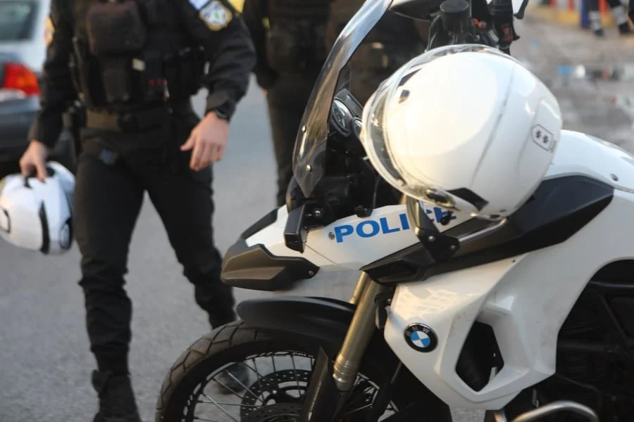 Επ’ αυτοφώρω σύλληψη άνδρα και ανήλικου την ώρα της διάρρηξης