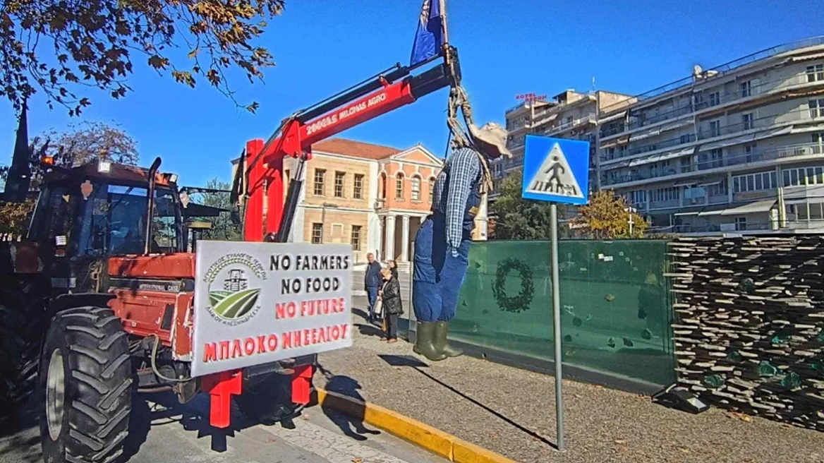 Κινητοποίηση με 100 τρακτέρ στο κέντρο της Βέροιας