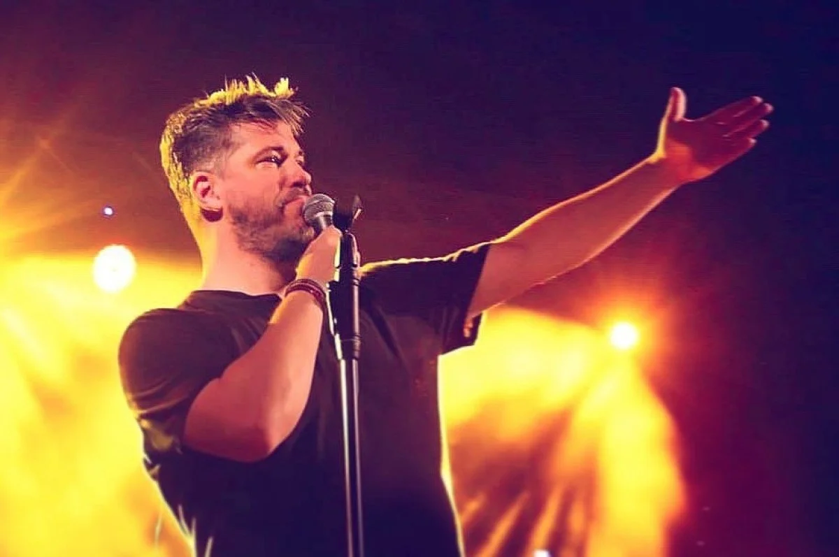 Βέροια. Με Χάρη Βαρθακούρη το άναμμα του δέντρου στην πλατεία Εληάς