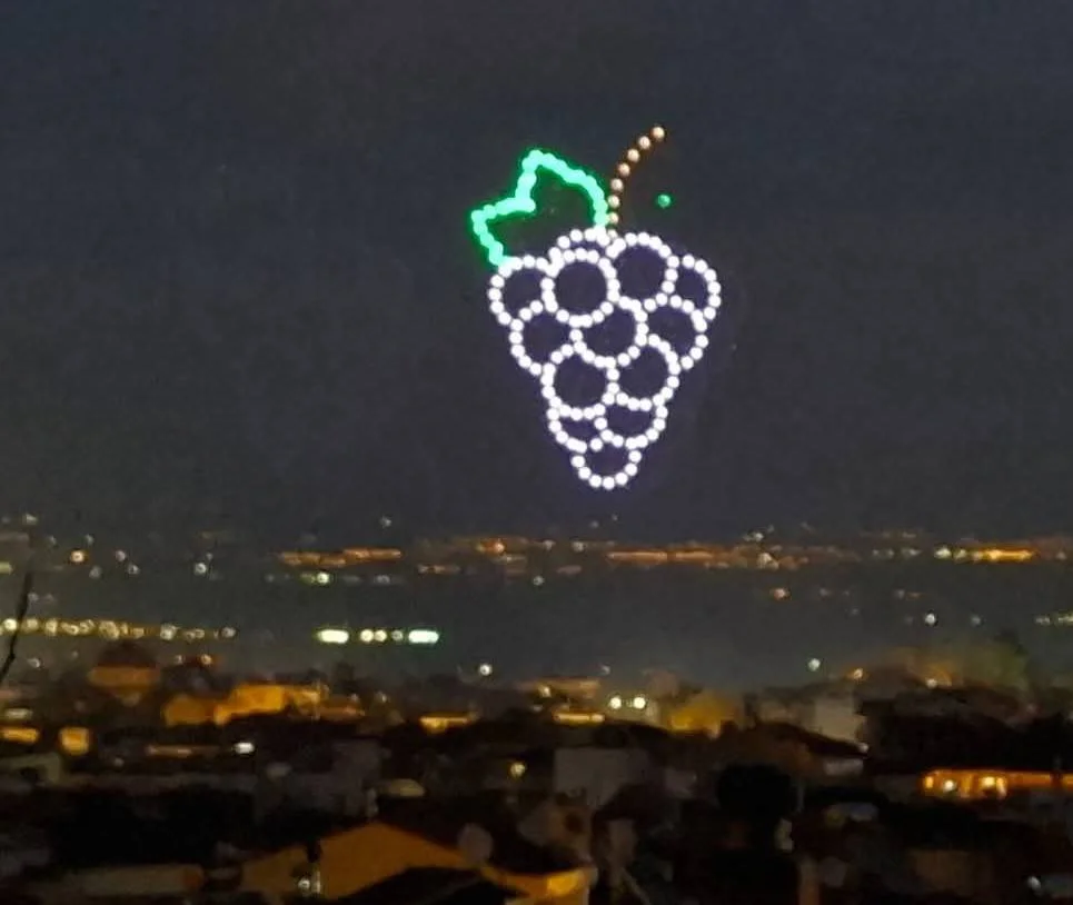 Ολυμπιακή φλόγα. Εντυπωσίασε το drone light show στη Νάουσα!