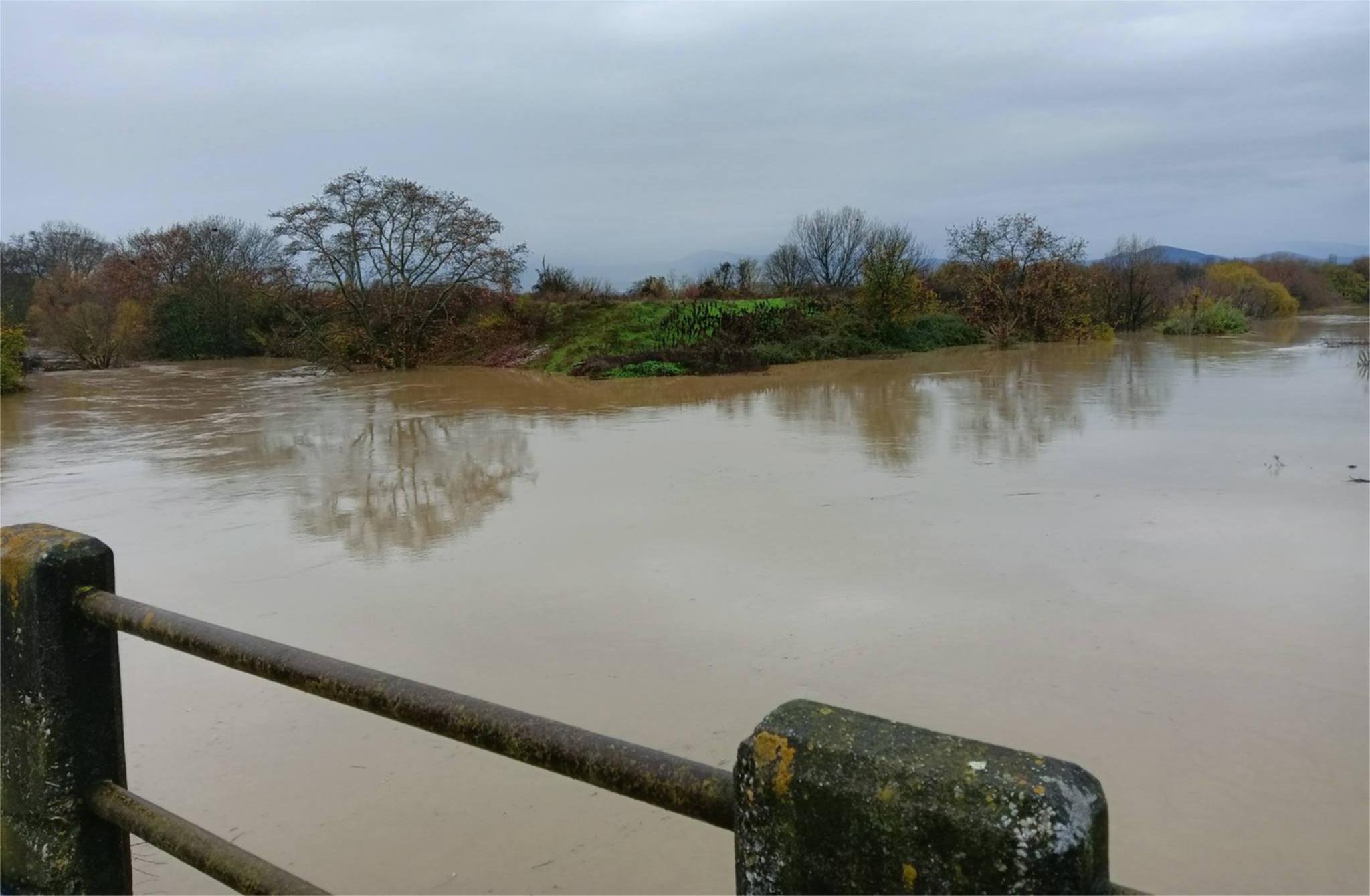 Ημαθία. ‘Φούσκωσε’ από τις βροχές η Τάφρος 66!