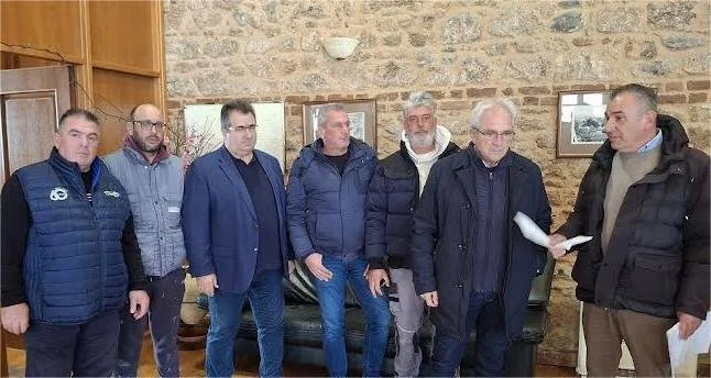 Βέροια. Αγρότες του μπλόκου της Κουλούρας στο δημαρχείο