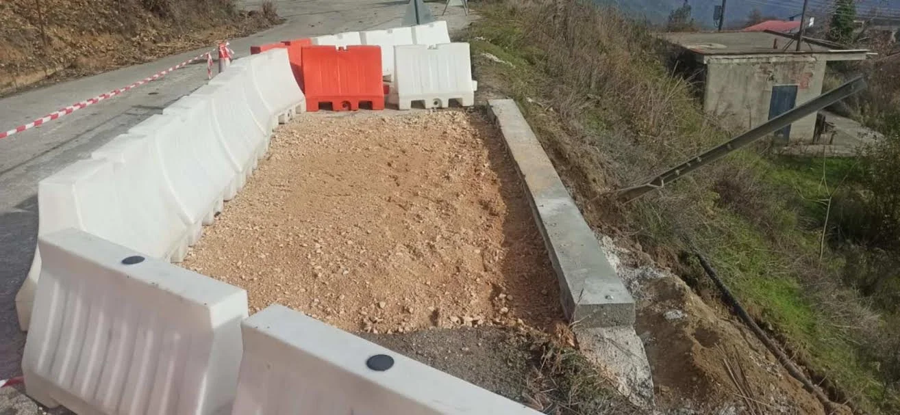 Αποκατάσταση κατολίσθησης στον δρόμο προς Αρκουδοχώρι